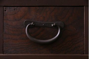 アンティーク家具　和製アンティーク　四尺　和モダンな雰囲気の丸桟引き戸の近江水屋箪笥(時代箪笥)