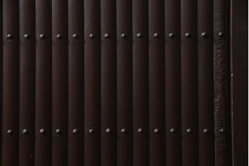 アンティーク家具　和製アンティーク　四尺　和モダンな雰囲気の丸桟引き戸の近江水屋箪笥(時代箪笥)