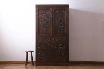 中古　伝統工芸　軽井沢彫り　衣装盆付き・棚板リメイク　竹の図柄が凛々しいチェスト(和タンス)