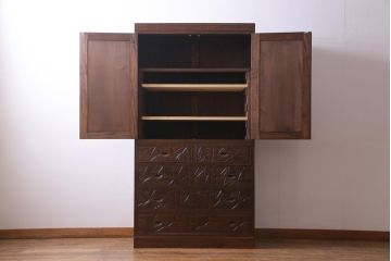 中古　伝統工芸　軽井沢彫り　衣装盆付き・棚板リメイク　竹の図柄が凛々しいチェスト(和タンス)