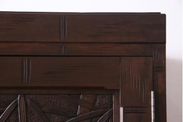 中古　伝統工芸　軽井沢彫り　竹モチーフの意匠が魅力的なワードローブ(洋服タンス、チェスト)