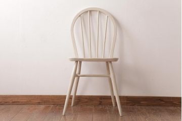イギリスビンテージ　ペイント家具　ERCOL(アーコール)　優しげなアイボリーカラーが魅力のフープバックチェア(椅子、ダイニングチェア)