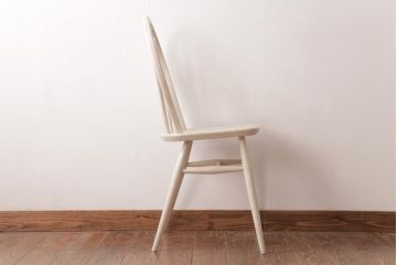 イギリスビンテージ　ペイント家具　ERCOL(アーコール)　優しげなアイボリーカラーが魅力のフープバックチェア(椅子、ダイニングチェア)