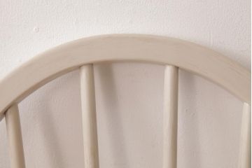 イギリスビンテージ　ペイント家具　ERCOL(アーコール)　優しげなアイボリーカラーが魅力のフープバックチェア(椅子、ダイニングチェア)