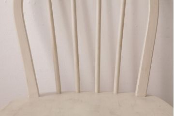 イギリスビンテージ　ペイント家具　ERCOL(アーコール)　優しげなアイボリーカラーが魅力のフープバックチェア(椅子、ダイニングチェア)