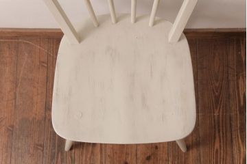 イギリスビンテージ　ペイント家具　ERCOL(アーコール)　優しげなアイボリーカラーが魅力のフープバックチェア(椅子、ダイニングチェア)
