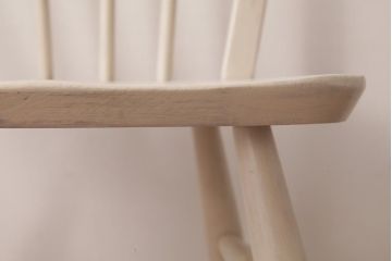 イギリスビンテージ　ペイント家具　ERCOL(アーコール)　優しげなアイボリーカラーが魅力のフープバックチェア(椅子、ダイニングチェア)