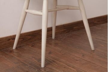 イギリスビンテージ　ペイント家具　ERCOL(アーコール)　優しげなアイボリーカラーが魅力のフープバックチェア(椅子、ダイニングチェア)