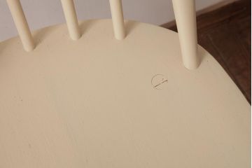 ヴィンテージ家具　イギリスビンテージ　ERCOL(アーコール)　温かみのあるペイントを施したクェーカーチェア(ダイニングチェア)