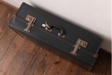 イギリスアンティーク　CHENEY(チェイニー)　渋さが漂う古いトランク(鞄、カバン、ディスプレイ)