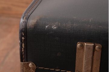 イギリスアンティーク　CHENEY(チェイニー)　渋さが漂う古いトランク(鞄、カバン、ディスプレイ)