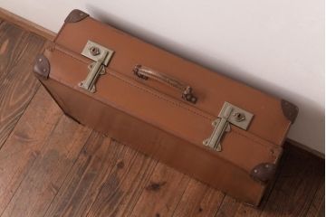 イギリスアンティーク　CHENEY(チェイニー)　レトロな魅力が漂うトランク(鞄、カバン、ディスプレイ)