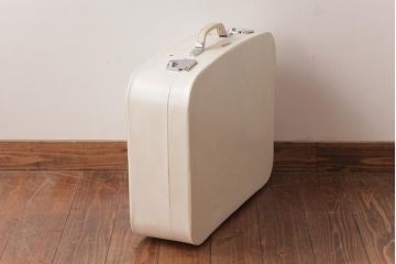 イギリスビンテージ　REVELATION社　収納とディスプレイが楽しめるホワイトカラーのトランク(鞄)