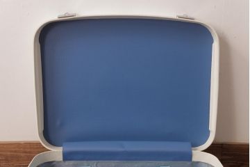 イギリスビンテージ　REVELATION社　収納とディスプレイが楽しめるホワイトカラーのトランク(鞄)