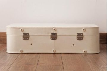 イギリスビンテージ　REVELATION社　収納とディスプレイが楽しめるホワイトカラーのトランク(鞄)