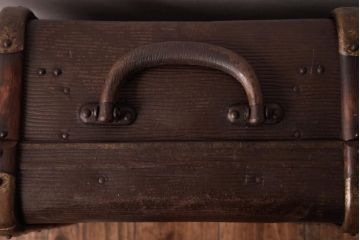 イギリスアンティーク　型押しレザー　味わい深い風合いがお洒落なトランク(収納、ディスプレイ)