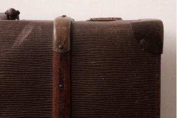 イギリスアンティーク　型押しレザー　味わい深い風合いがお洒落なトランク(収納、ディスプレイ)