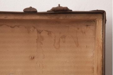 イギリスアンティーク　型押しレザー　味わい深い風合いがお洒落なトランク(収納、ディスプレイ)