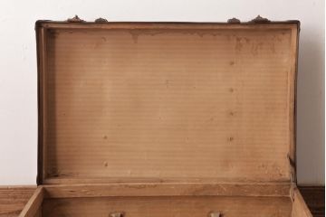 イギリスアンティーク　型押しレザー　味わい深い風合いがお洒落なトランク(収納、ディスプレイ)