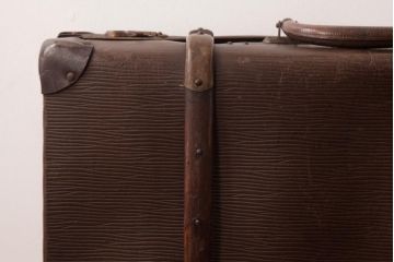 イギリスアンティーク　型押しレザー　味わい深い風合いがお洒落なトランク(収納、ディスプレイ)