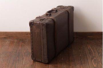 アンティーク雑貨　イギリスアンティーク　型押しレザー　味わい深い風合いがお洒落なトランク(収納、ディスプレイ)