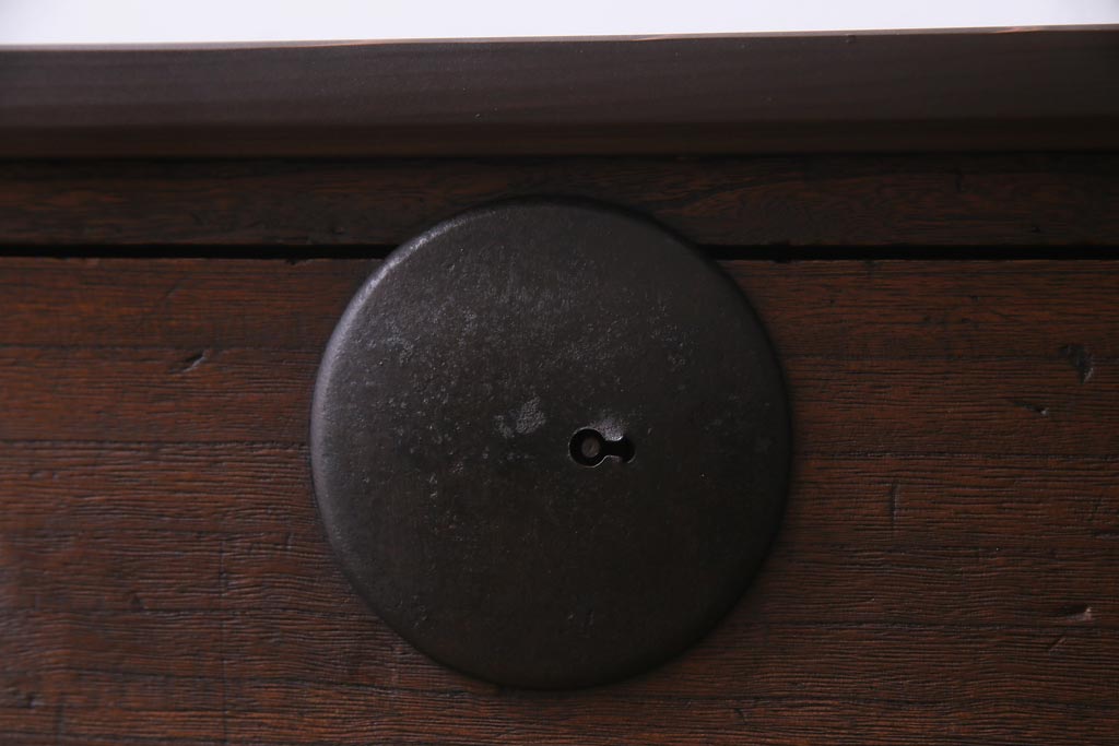 アンティーク家具　和製アンティーク　前面桐材　リメイク　渋くて格好良い鉄脚付き箪笥リビングボード(テレビ台、アンティークチェスト、引き出し、桐箪笥、桐たんす)(1)