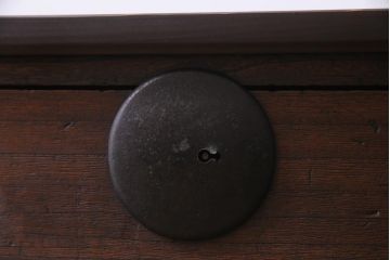 アンティーク家具　和製アンティーク　前面桐材　リメイク　渋くて格好良い鉄脚付き箪笥リビングボード(テレビ台、アンティークチェスト、引き出し、桐箪笥、桐たんす)(1)