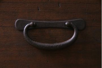 アンティーク家具　和製アンティーク　前面桐材　リメイク　渋くて格好良い鉄脚付き箪笥リビングボード(テレビ台、アンティークチェスト、引き出し、桐箪笥、桐たんす)(1)