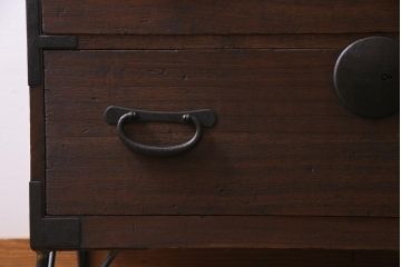 アンティーク家具　和製アンティーク　前面桐材　リメイク　渋くて格好良い鉄脚付き箪笥リビングボード(テレビ台、アンティークチェスト、引き出し、桐箪笥、桐たんす)(1)