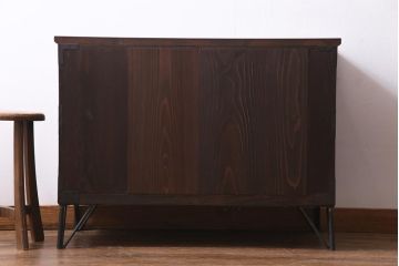 アンティーク家具　和製アンティーク　前面桐材　リメイク　渋くて格好良い鉄脚付き箪笥リビングボード(テレビ台、アンティークチェスト、引き出し、桐箪笥、桐たんす)(1)