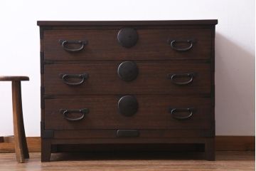 アンティーク家具　大正昭和初期　前面桐材　脚付リメイク　丸金具が印象的な3段箪笥リビングボード(テレビ台、アンティークチェスト、引き出し、桐箪笥、桐たんす)