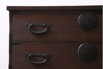 アンティーク家具　大正昭和初期　前面桐材　脚付リメイク　丸金具が印象的な3段箪笥リビングボード(テレビ台、アンティークチェスト、引き出し、桐箪笥、桐たんす)