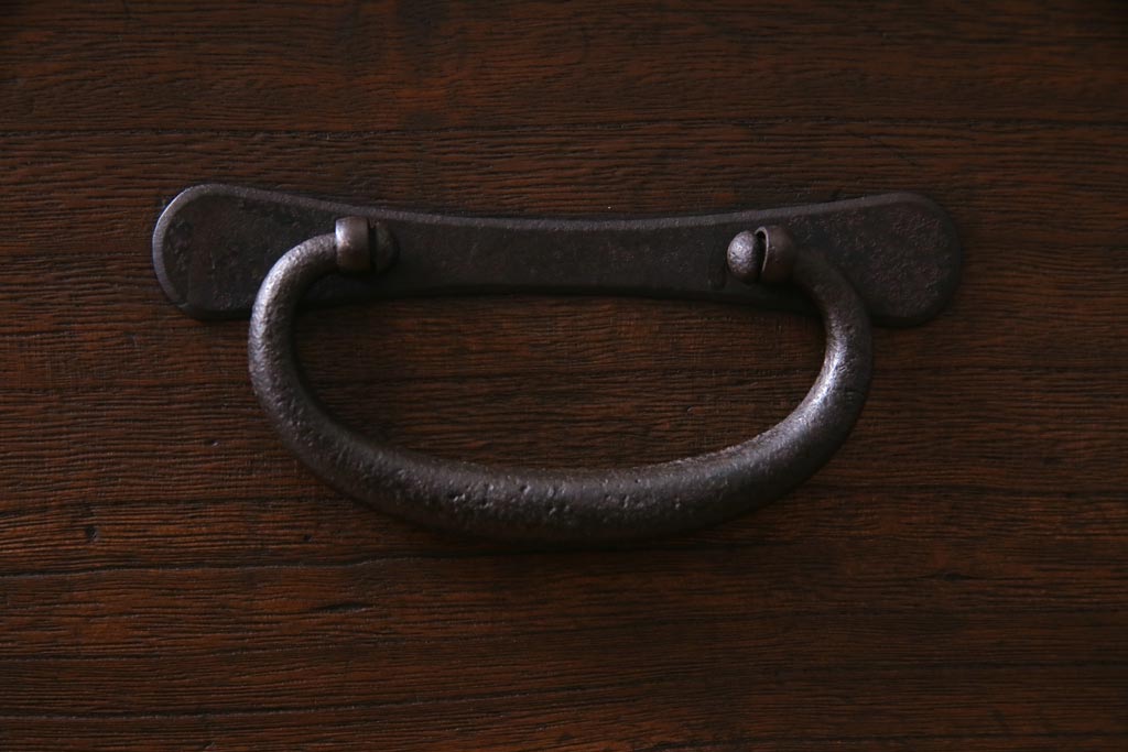 アンティーク家具　大正昭和初期　前面桐材　脚付リメイク　丸金具が印象的な3段箪笥リビングボード(テレビ台、アンティークチェスト、引き出し、桐箪笥、桐たんす)