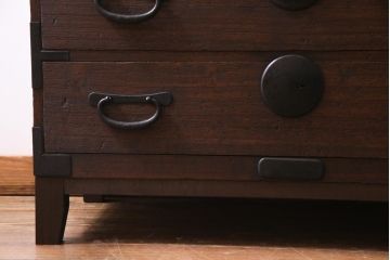 アンティーク家具　大正昭和初期　前面桐材　脚付リメイク　丸金具が印象的な3段箪笥リビングボード(テレビ台、アンティークチェスト、引き出し、桐箪笥、桐たんす)