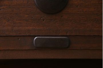 アンティーク家具　大正昭和初期　前面桐材　脚付リメイク　丸金具が印象的な3段箪笥リビングボード(テレビ台、アンティークチェスト、引き出し、桐箪笥、桐たんす)