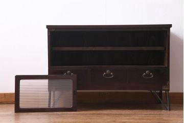 アンティーク家具　昭和初期　鉄脚付リメイク　前面ケヤキ材　漆塗りの光沢が目を引くリビングボード(テレビ台、戸棚、アンティークチェスト)