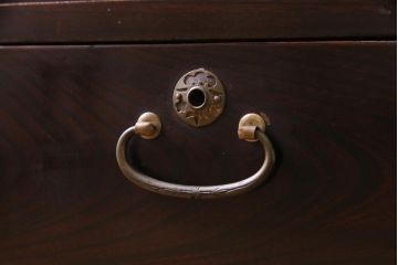 アンティーク家具　昭和初期　鉄脚付リメイク　前面ケヤキ材　漆塗りの光沢が目を引くリビングボード(テレビ台、戸棚、アンティークチェスト)