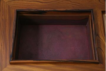 アンティーク雑貨　中古　総ケヤキ無垢材　極厚天板　立派な佇まいの国産関西火鉢(長火鉢、囲炉裏)(定価約50万円)