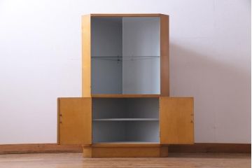 レトロ家具　昭和中期　ナラ材突板　素朴な温かみ漂うレトロなコーナーキャビネット(サイドキャビネット、収納棚、戸棚)(R-035682)