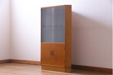 レトロ家具　昭和中期　ナラ材突板　素朴な温かみ漂うレトロなコーナーキャビネット(サイドキャビネット、収納棚、戸棚)(R-035682)
