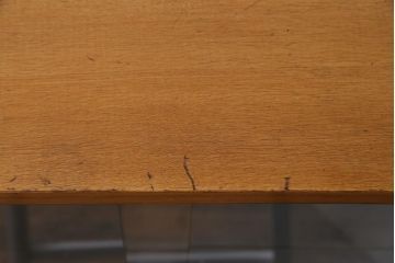 レトロ家具　昭和中期　ナラ材突板　素朴な温かみ漂うレトロなコーナーキャビネット(サイドボード、収納棚、飾り棚)