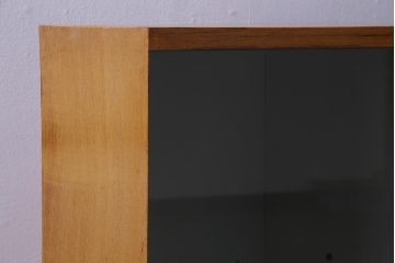 レトロ家具　昭和中期　ナラ材突板　素朴な温かみ漂うレトロなコーナーキャビネット(サイドボード、収納棚、飾り棚)