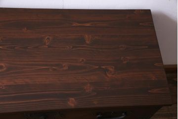 アンティーク家具　和製アンティーク　桐材　脚付きリメイク　重厚な鋲金具が渋さ漂う時代箪笥リビングボード(チェスト、アンティークチェスト、テレビ台、桐箪笥、桐たんす)