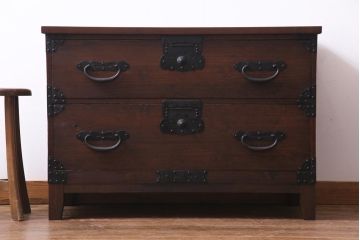 アンティーク家具　和製アンティーク　桐材　リメイク　重厚な鋲金具が渋さ漂う時代箪笥リビングボード(チェスト、アンティークチェスト、テレビ台、桐箪笥、桐たんす)