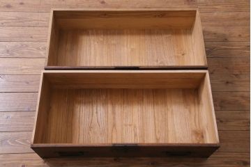 アンティーク家具　和製アンティーク　桐材　リメイク　重厚な鋲金具が渋さ漂う時代箪笥リビングボード(チェスト、アンティークチェスト、テレビ台、桐箪笥、桐たんす)