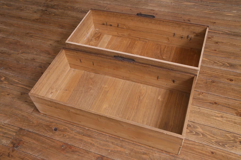 アンティーク家具　和製アンティーク　桐材　リメイク　重厚な鋲金具が渋さ漂う時代箪笥リビングボード(チェスト、アンティークチェスト、テレビ台、桐箪笥、桐たんす)