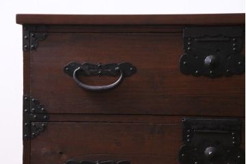 アンティーク家具　和製アンティーク　桐材　リメイク　重厚な鋲金具が渋さ漂う時代箪笥リビングボード(チェスト、アンティークチェスト、テレビ台、桐箪笥、桐たんす)