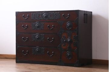 アンティーク家具　和製アンティーク　前面ケヤキ材　木地呂塗り　重厚な佇まいが貫禄漂う仙台箪笥(野郎箪笥、衣装箪笥、引き出し)