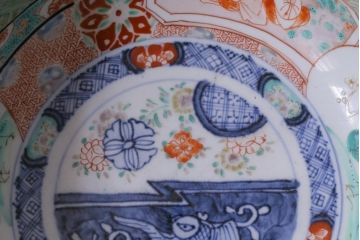 古民具・骨董　江戸期　古伊万里　色絵　緻密な描き込みの7寸深皿(鉢、和食器)