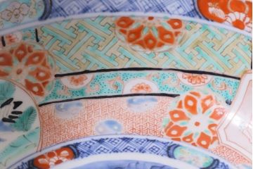 古民具・骨董　江戸期　古伊万里　色絵　緻密な描き込みの7寸深皿(鉢、和食器)